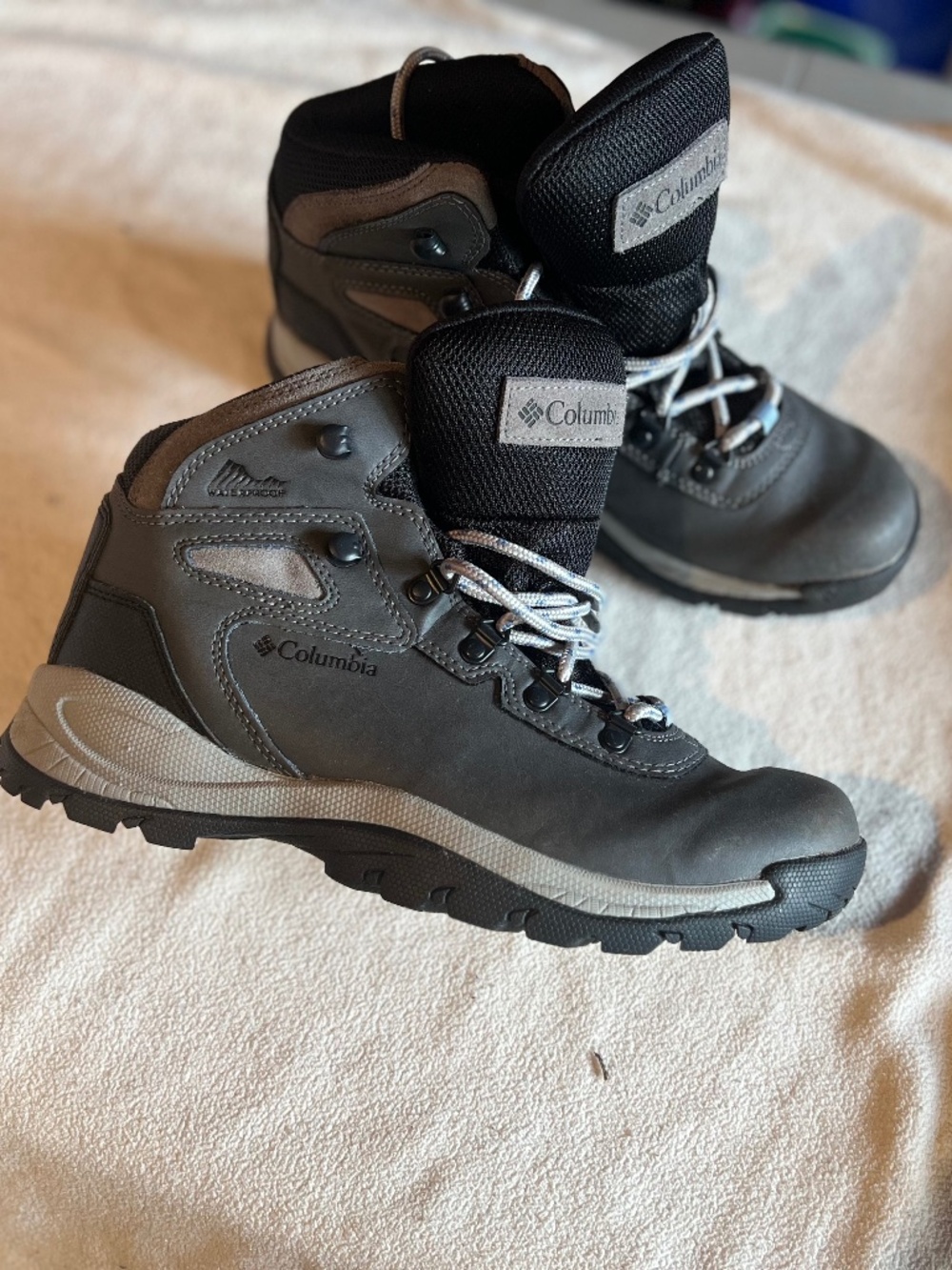 Columbia Women’s Newton Ridge Plus Waterproof Hiking Boots - women's size 10.5